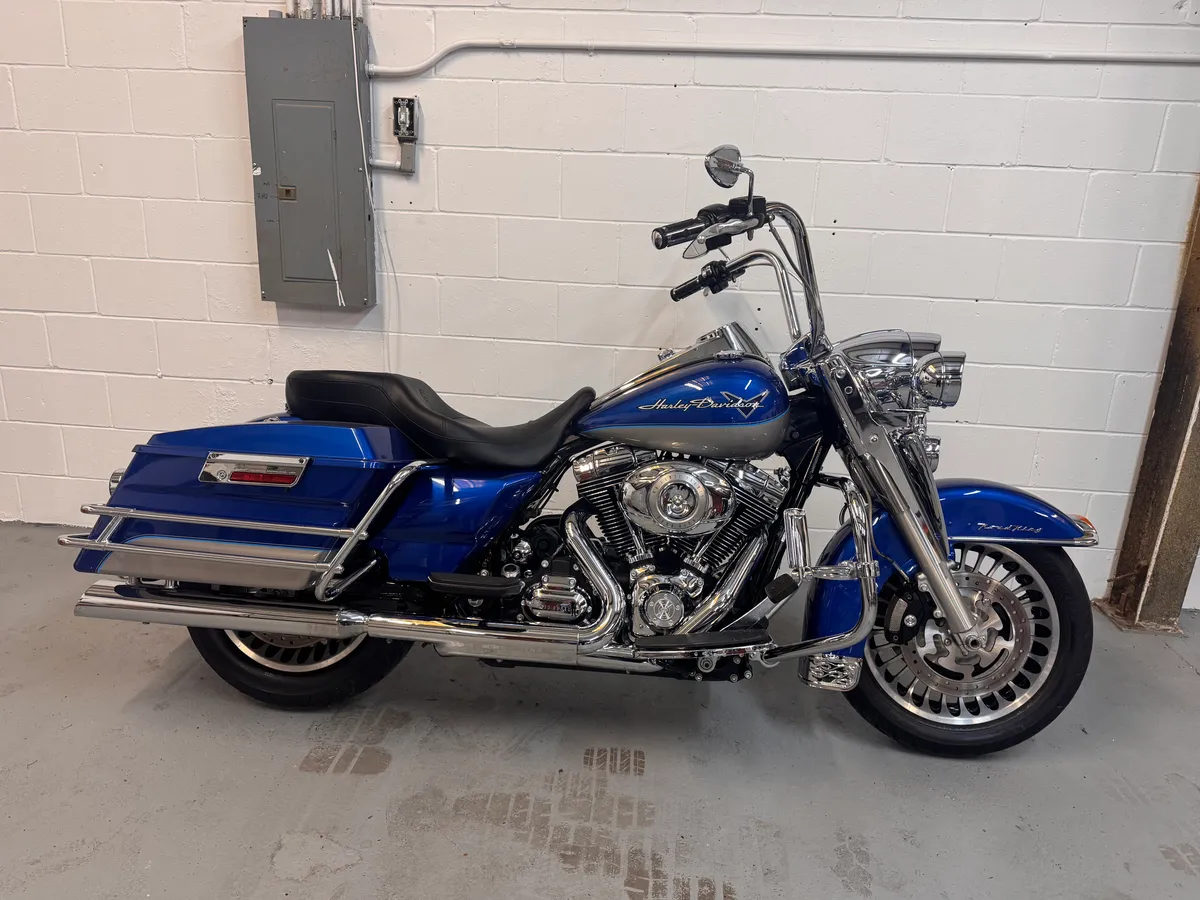 2009 Harley-Davidson Road King — photo 1 of 11