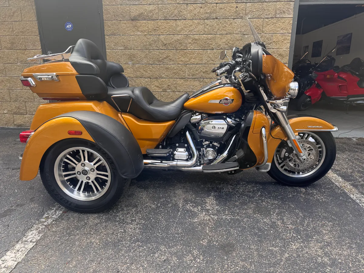 2023 Harley-Davidson Tri Glide Ultra — photo 1 of 10